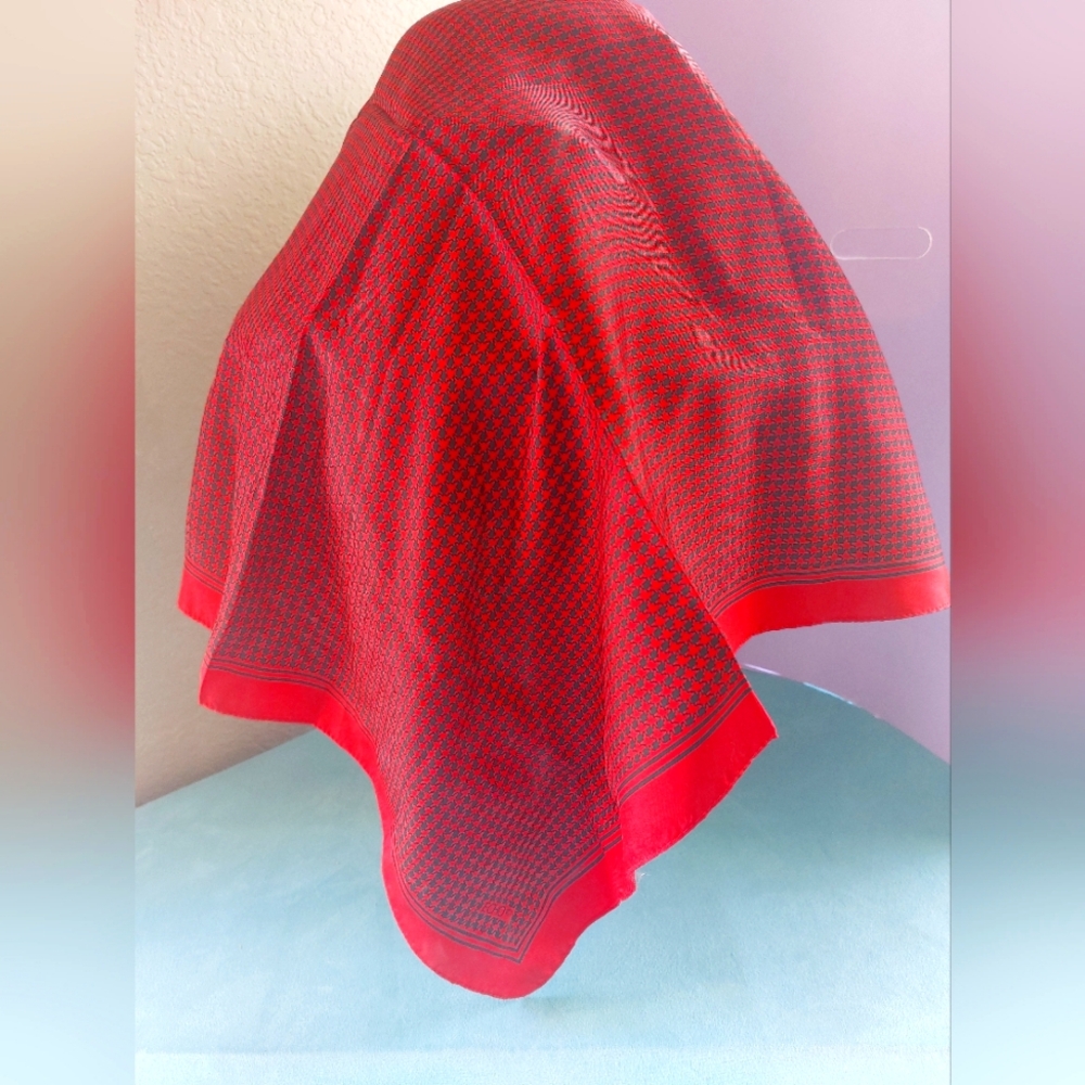 ECHO Houndstooth Design Scarf, 21" X 21", Estate Item